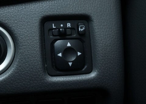 Mitsubishi L200 2.4 L200 Barbarian DI-D Auto 4WD 35