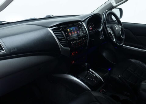 Mitsubishi L200 2.4 L200 Barbarian DI-D Auto 4WD 44