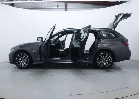 BMW 3 Series 2.0 330E M Sport Auto 5dr 54