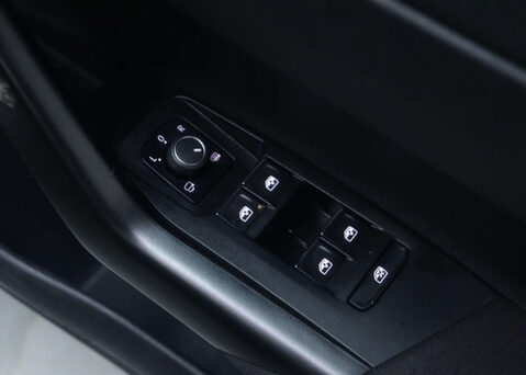 Volkswagen Polo 1.0 Polo R-Line TSi 5dr 40