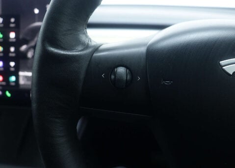 Tesla Model Y Model Y Long Range AWD 4WD 5dr 31