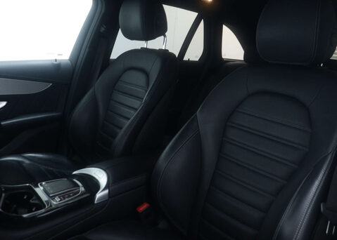 Mercedes-Benz GLC 2.0 GLC 300 AMG Line E 4Matic Auto 4WD 5dr 44