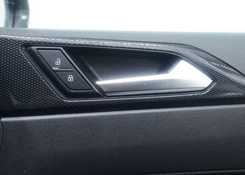 Volkswagen Polo 1.0 Polo Life TSi Semi-Auto 5dr 37