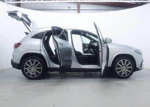 Mercedes-Benz EQA 250+ AMG LINE EXECUTIVE 64