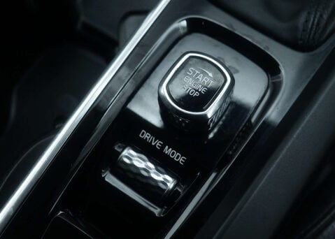 Volvo XC60 2.0 XC60 Momentum T5 AWD Auto 4WD 5dr 33