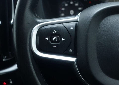 Volvo XC60 2.0 XC60 Momentum T5 AWD Auto 4WD 5dr 35