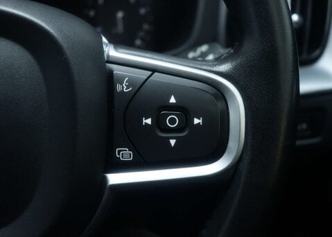 Volvo XC60 2.0 XC60 Momentum T5 AWD Auto 4WD 5dr 36