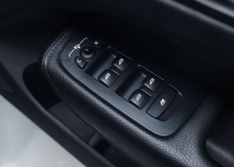 Volvo XC60 2.0 XC60 Momentum T5 AWD Auto 4WD 5dr 40