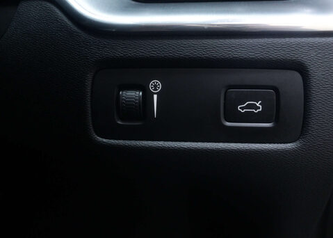 Volvo XC60 2.0 XC60 Momentum T5 AWD Auto 4WD 5dr 39