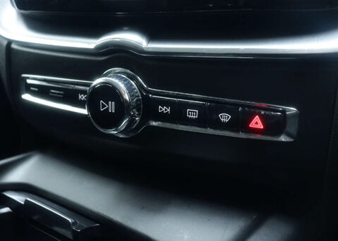 Volvo XC60 2.0 XC60 Momentum T5 AWD Auto 4WD 5dr 31