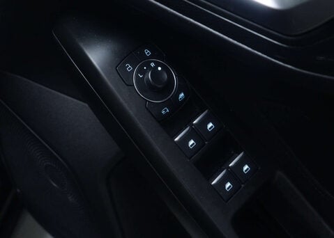 Ford Focus 1.0 Focus ST-Line MHEV Auto 5dr 39