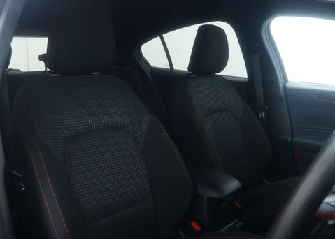 Ford Focus 1.0 Focus ST-Line MHEV Auto 5dr 42