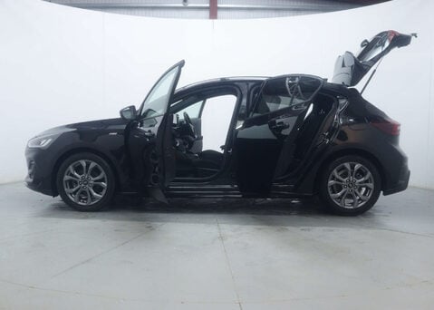 Ford Focus 1.0 Focus ST-Line MHEV Auto 5dr 52