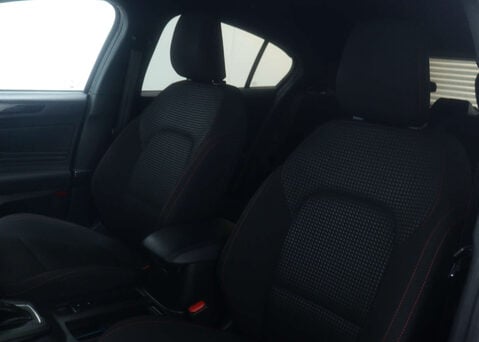 Ford Focus 1.0 Focus ST-Line MHEV Auto 5dr 45