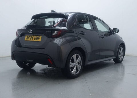 Toyota Yaris 1.5 Yaris Icon HEV CVT 5dr 11