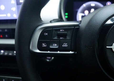 Fiat 600 1.2 600 La Prima HEV Auto 5dr 29