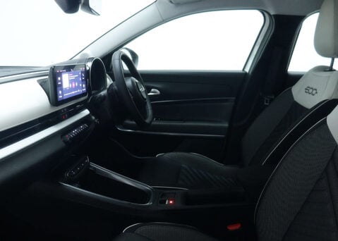 Fiat 600 1.2 600 La Prima HEV Auto 5dr 39