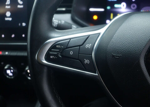 Renault Clio 1.6 Clio Techno E-Tech HEV Auto 5dr 32