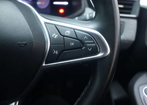 Renault Clio 1.6 Clio Techno E-Tech HEV Auto 5dr 33