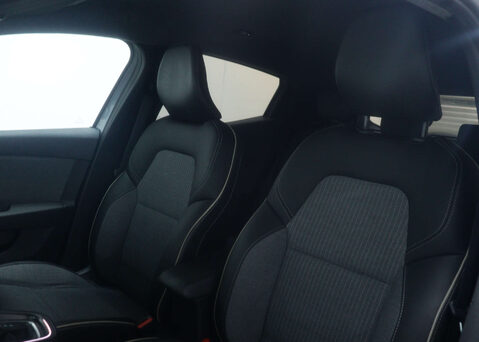 Renault Clio 1.6 Clio Techno E-Tech HEV Auto 5dr 46