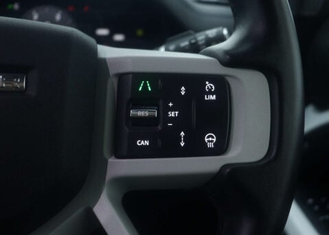 Land Rover Defender 3.0 Defender X-Dynamic HSE D MHEV A 4WD 5dr 48