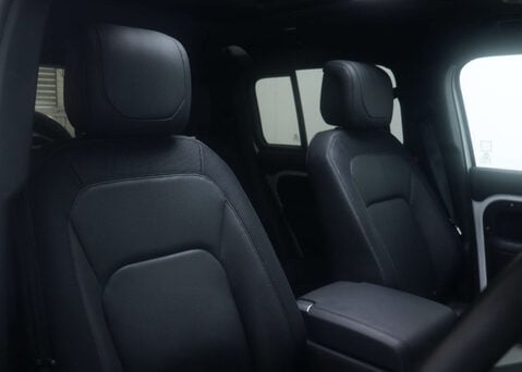Land Rover Defender 3.0 Defender X-Dynamic HSE D MHEV A 4WD 5dr 61