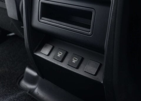 Land Rover Defender 3.0 Defender X-Dynamic HSE D MHEV A 4WD 5dr 70