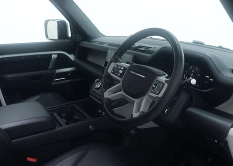 Land Rover Defender 3.0 Defender X-Dynamic HSE D MHEV A 4WD 5dr 59