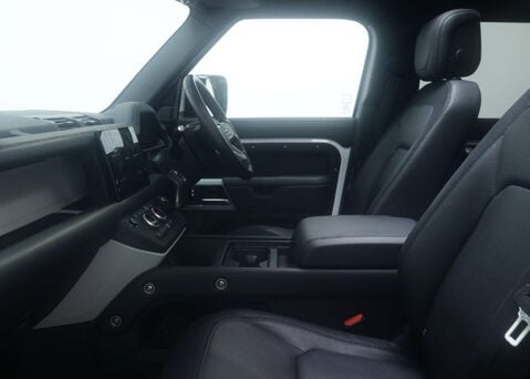 Land Rover Defender 3.0 Defender X-Dynamic HSE D MHEV A 4WD 5dr 64