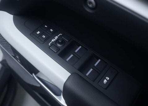 Land Rover Defender 3.0 Defender X-Dynamic HSE D MHEV A 4WD 5dr 55