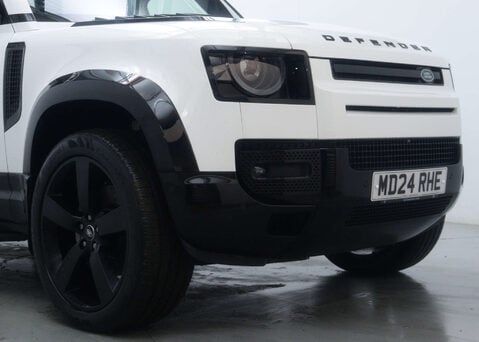Land Rover Defender 3.0 Defender X-Dynamic HSE D MHEV A 4WD 5dr 9