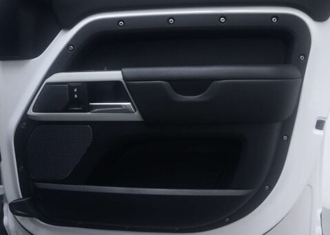 Land Rover Defender 3.0 Defender X-Dynamic HSE D MHEV A 4WD 5dr 62