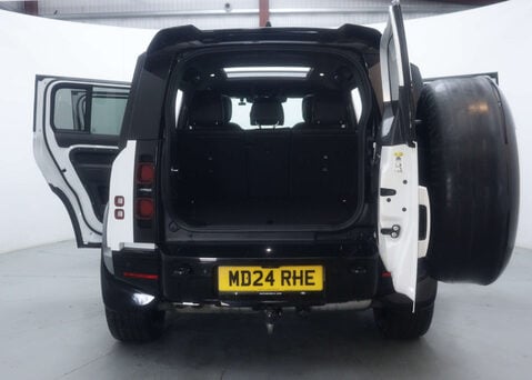 Land Rover Defender 3.0 Defender X-Dynamic HSE D MHEV A 4WD 5dr 77
