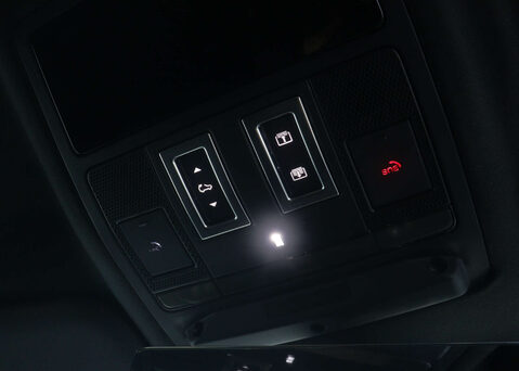 Land Rover Defender 3.0 Defender X-Dynamic HSE D MHEV A 4WD 5dr 52