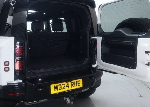 Land Rover Defender 3.0 Defender X-Dynamic HSE D MHEV A 4WD 5dr 71