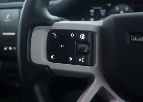 Land Rover Defender 3.0 Defender X-Dynamic HSE D MHEV A 4WD 5dr 47