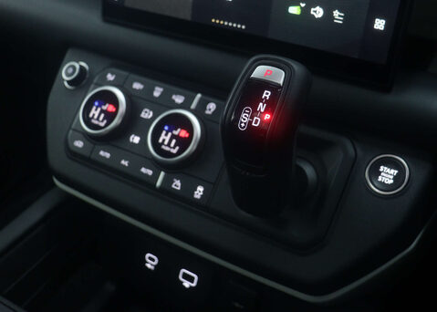 Land Rover Defender 3.0 Defender X-Dynamic HSE D MHEV A 4WD 5dr 45