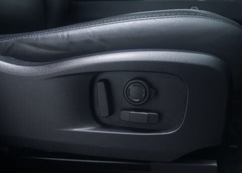 Land Rover Defender 3.0 Defender X-Dynamic HSE D MHEV A 4WD 5dr 56