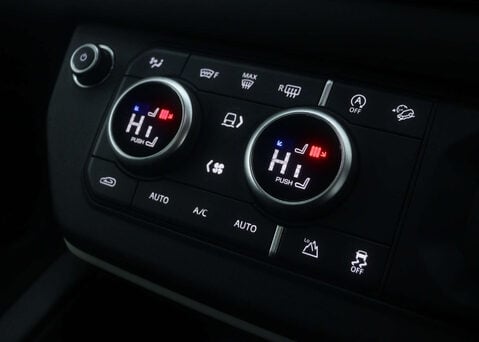 Land Rover Defender 3.0 Defender X-Dynamic HSE D MHEV A 4WD 5dr 41