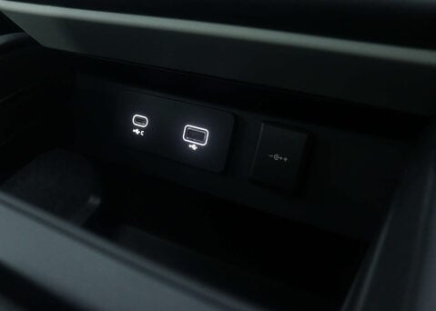 Land Rover Defender 3.0 Defender X-Dynamic HSE D MHEV A 4WD 5dr 43