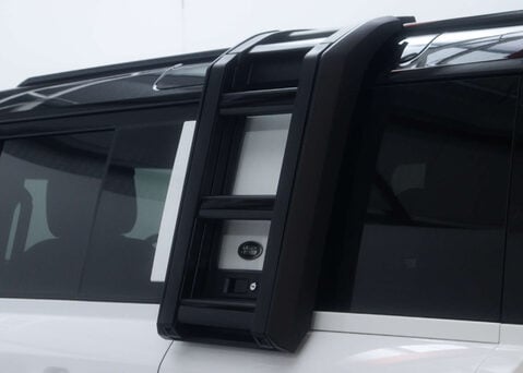 Land Rover Defender 3.0 Defender X-Dynamic HSE D MHEV A 4WD 5dr 17