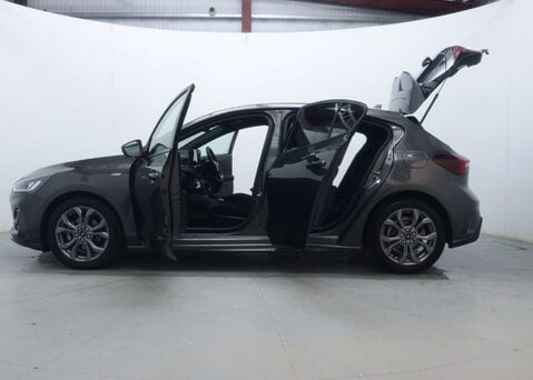 Ford Focus 1.0 Focus ST-Line MHEV Auto 5dr 49