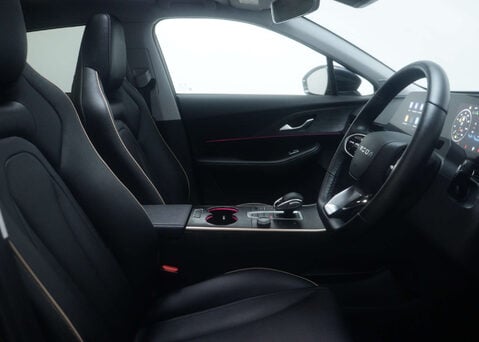 OMODA 5 1.6 5 Noble Auto 5dr 44