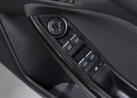 Ford Focus 1.5 Focus Titanium 5dr 37