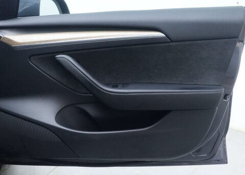 Tesla Model 3 Model 3 Long Range AWD 4WD 4dr 39