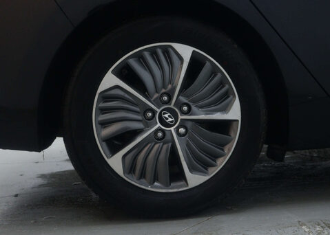 Hyundai IONIQ 1.6 IONIQ Premium SE PHEV Semi-Auto 5dr 13