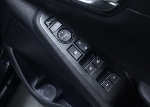 Hyundai IONIQ 1.6 IONIQ Premium SE PHEV Semi-Auto 5dr 43