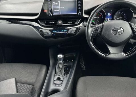 Toyota C-HR 1.8 C-HR Icon HEV CVT 5dr 9