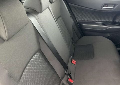 Toyota C-HR 1.8 C-HR Icon HEV CVT 5dr 8