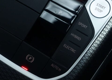 BMW 3 Series 2.0 330E M Sport Auto 4dr 33